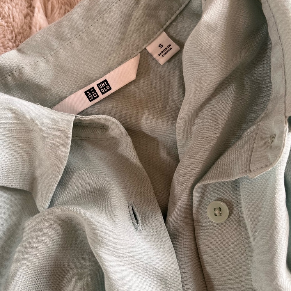 mint coloured Uniqlo button down - Picture 4 of 4